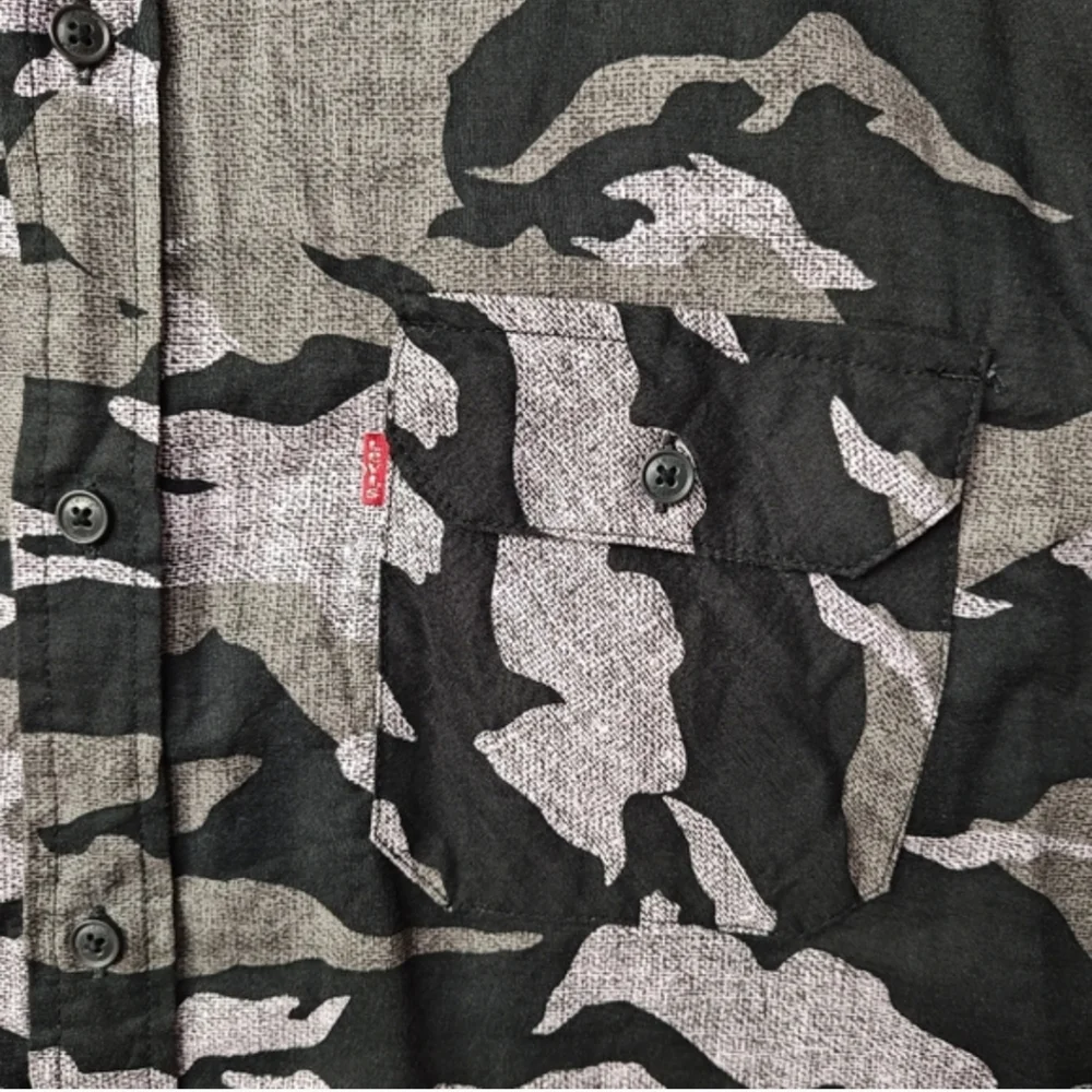 Levi's Men's Black & Grey Camouflage Button-Up Flannel Shirt – Size Large